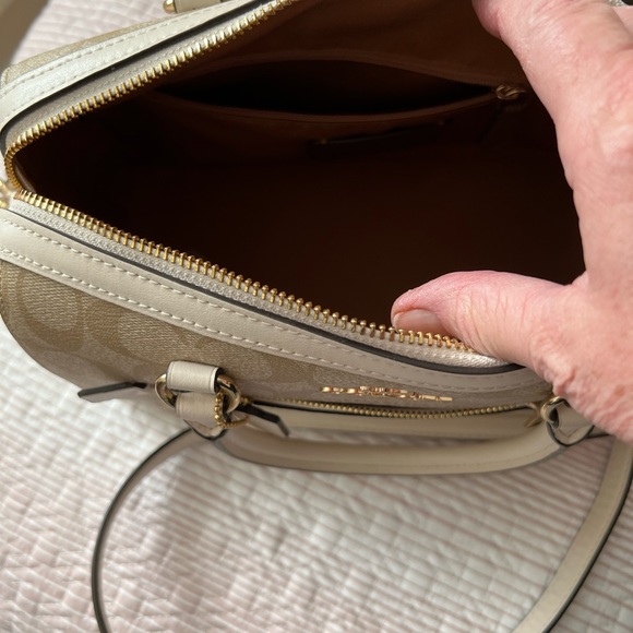 Coach bag perfect size in excellent condition - Picture 3 of 7